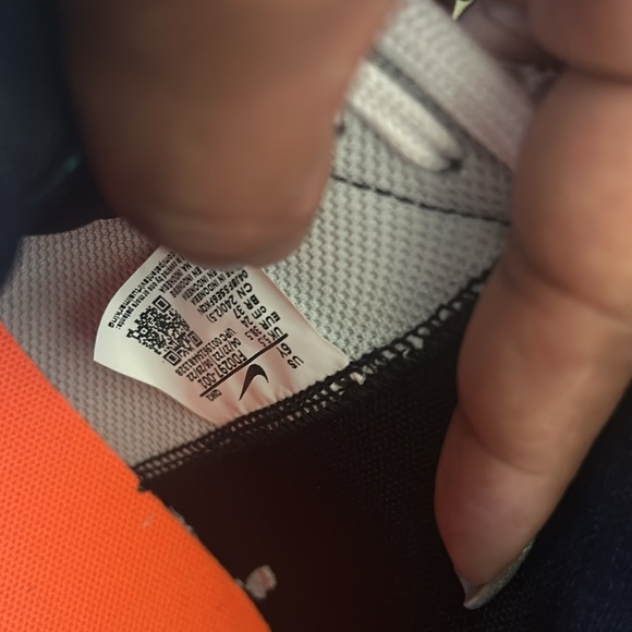 Nike Blazer Mid ‘77 (GS) - big kids size 6Y; (cm=24) women’s sizing in photos - Picture 11 of 14